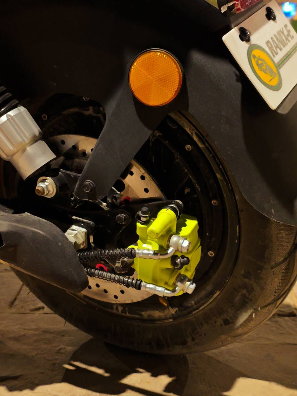 !!!! سلام عليكم هاي الدراجه للبيع
مواصفات الدراجه ؟

الدراجه تجي ست بطاريات

) بك ) R نضام

مثبت سرع

هورن

الدراجه ثلاث نمر

دبل اشاره

نضام تحديد المسافه

عالي ناصي (زنون)

بريكات دسك عمبار)

تجي ويل كب

تايرات جوبلس يعني يصير عندك بنجر فتيله تحل

الموضوع كله لا ركعه ولا افتح تاير وشد تایر

الدراجه دبلين مو دبل واحد تتحمل اوزان ثقيله

(80) سرعه الدراجه ؟

(50) دراجه شحنه ميه بالميه تمشيك

*********** للاستفسار
