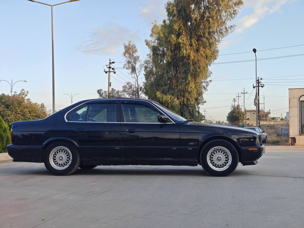 Bmw مودیل 1995 حجم 525
فول فول مواسفات 
رەنگی رەشی قترانە
سڵاید پەردە سوکان کارەبا
ئۆتۆ ماتیک چوار جام کاربای 
تبرید ساردو گەرم مەزبوت
کاربای هەموی بەشەرت
گێرو مکینەو گاردو اکسلی بەشەرت
دەعمو لێدراوی نیە هەموی گیانی بەشەرت
بتاقەی بەنزینی هەیە سەنەویتا 2029 تازیە
 و چوار تایەی تازەی لە ژێرە و بێ تەقەو رقیە
سعری 77 گەڵاو مجال 
ژمارەی خاونی ***********
***********
بیم مودیل 1995 
بدون حادث بدون معجون صبخ عام
مواصفات فول فول 
بردە ..سلاید ..کسنات جلد 
تبرید شغال 
کیجات کلە کهربایات شغال بلادی 
سنویە و هزە جدید
دفتر بنزین بیهی
سعر 77$ مجال بصیط
*********** كركوك, العراق
