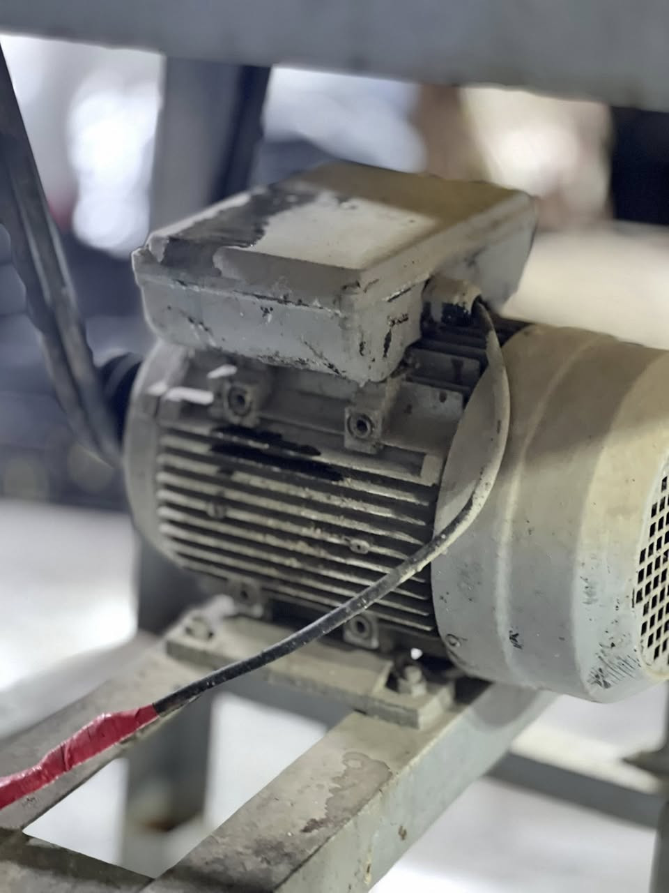 السلام عليكم مكينه ثرم للبيع قياس 22"السعر(150)وبيها مجال بسيط رقم الهاتف(***********)
