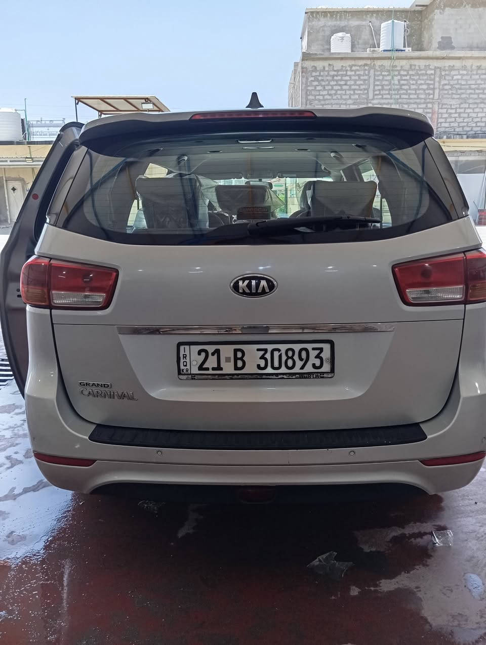 كيا كرنفال للبيع موديل 2018 كوري ماشية 130 السيارة انطخت عندي بل جاملقات الخلفية مواصفات عادية الاستفسار ***********
