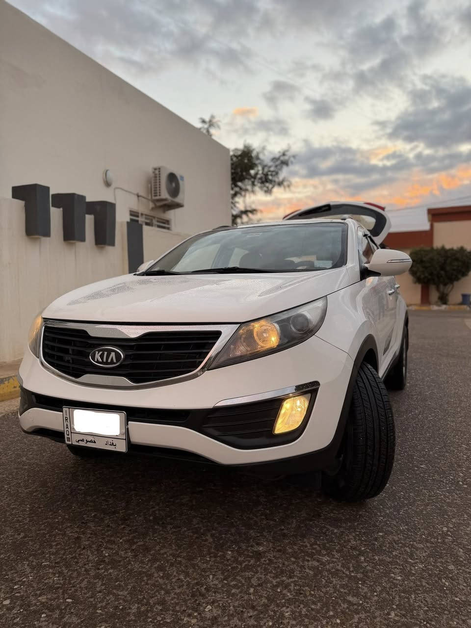 السلام عليكم 
للبيع كيا سبورتج خليجي📣 
الموديل : 2011 
رقم : بغداد
حجم المحرك : 2000 دوش 
ماشية : 111 الف

ملاحظة : السيارة جديدة ونظيفة وأحلى من الصور 
السعر : 140$ 
رقم الهاتف : ***********
العنوان : ألانبار-الرمادي
