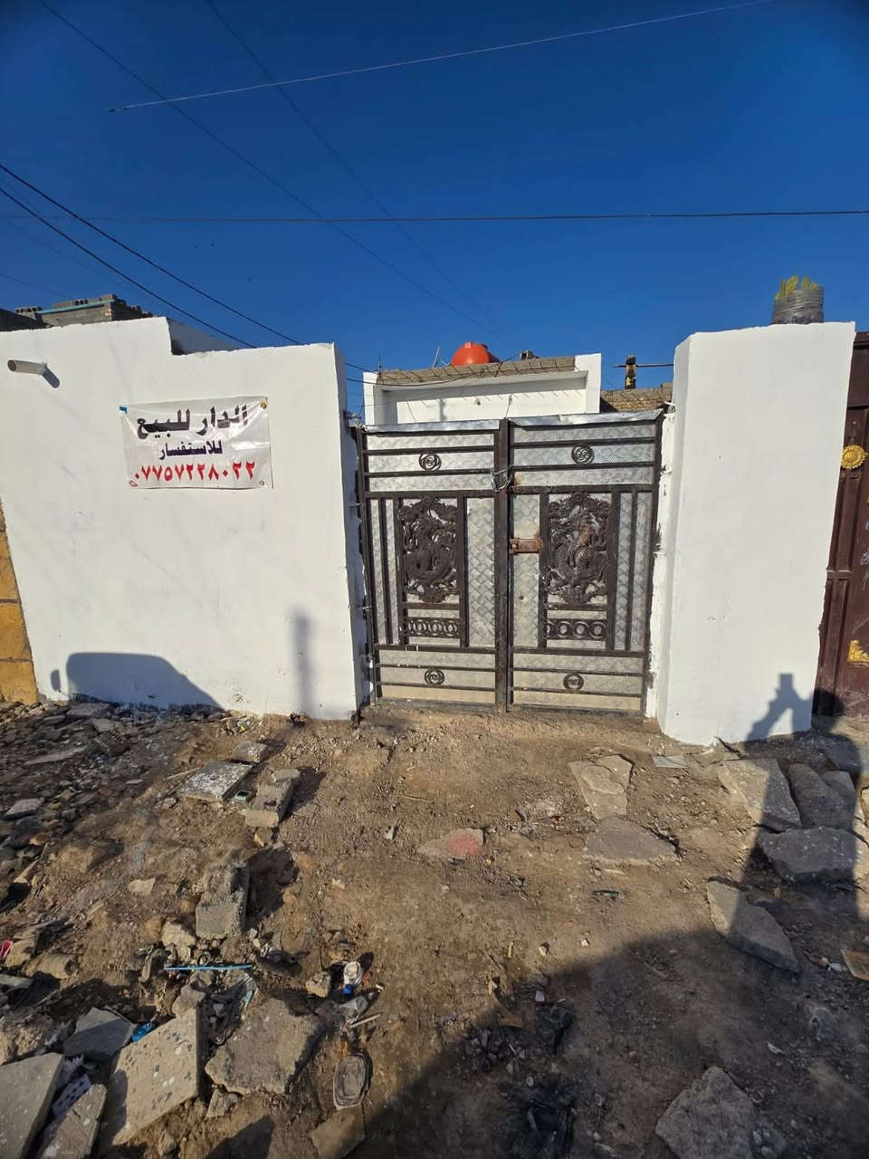 السلام عليكم بيت للبيع المساحه 100 متر غرفه ومساحه درج ومطبخ
العنوان حي الأمير رابع فرع وره السيطره 
السعر 25 بي مجال 
للاستفسار ***********
