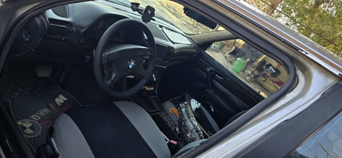 السلام عليكم ورحمة الله..Bmw
للبيع موديل 1994
وكالة عامة بأسمي
محرك 8 سلندر
تخم تاير
كهربائيات شغالة
سلايت روف شغال 
تبريد شغال سيارة جاهزة
السعر 50 وبيها مجال.
كربلاء طوريج
***********
