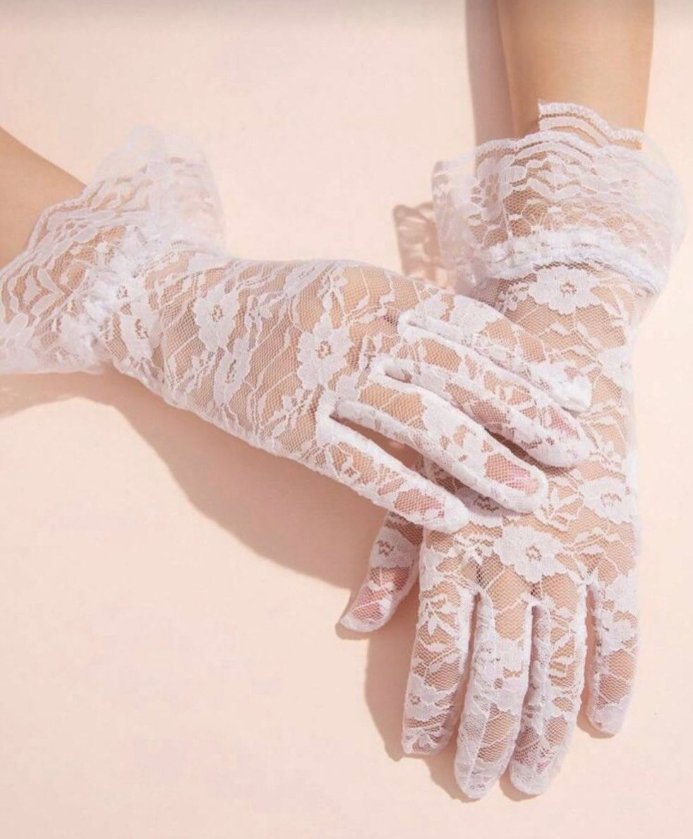 شوفي شلون الكفوف يخلن اطلالتج أرقى بلمسة ناعمة🦋🦋.  
                           
                               سنتر لولو 💕💕
                                 
                 كوزمتك ومستحضرات تجميل 

 ____________________________________

متواجدين من الساعة—  10 –صباحاً الئ الساعة— 10 - مساءً 
خدمة توصيل داخل المنطقة مجاني 
للطلب والاستفسار يرجى مراسلتنا على صفحات التواصل الاجتماعي 📨
او الاتصال على الرقم *********** 📱
العنوان : الموصل / حي الفلاح الثانية - مدخل الملعب - شارع ١٥ –
