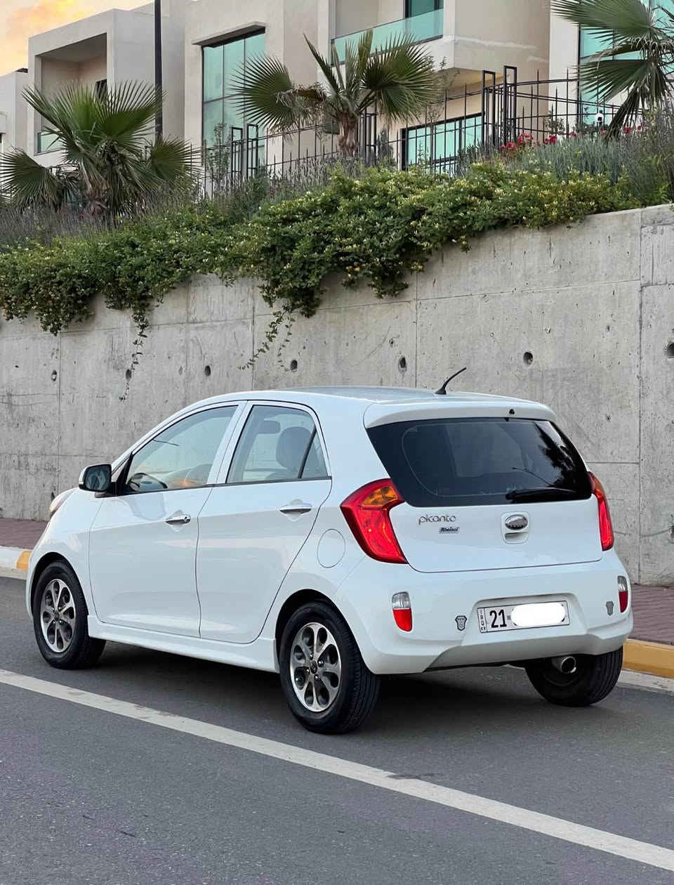 Kia Picanto 2013  - کیا پیکانتۆ
مواسەفات
٤ پستۆنی 
Abs
(گێر ئۆتۆماتیک)
سوکان ڤۆلێۆم 
بلوتووز AUX.USB
ئاوێنە کارەبا 
قفڵ مەرکەزی 
٤ جام کارەبا و ئۆتۆ
تحکوماتی سوکان 
زۆر مواسەفاتیکە
 ١٣١ هەزار کیلۆمەتر  ڕۆشتوە 
گێر و مەکینەی نەکراوەتەوە 
 ( بێ بۆیاخە ) 
‏٢ PDR بچوکی هەیە 

٤ تایەی تازە ڕۆن و فلتەر و تەقە و ڕەقە و کارەبایەت بەشەرت
  (سەنەوی تا ٢٠٢٨ ) تازەیە  تەحویل بەشەرت 

ناونیشان : سلێمانی 
0770 120 91 91 السليمانية, العراق
