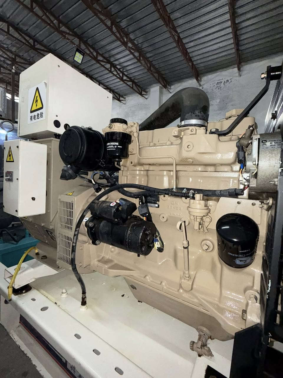 سلام عليكم
للبيع مولده جوندير 4 سلندر 
ستندر ما مفتوح بلادي فرنسي 
توليد ستانفؤر بلادي (44) كيفي 
سا عا ت عمل (292) ⏰⏰
العنوان أربيل // استفسار واتساب 
*********** / ***********
توصيل لجميع محافظات العراق موجود🚛
