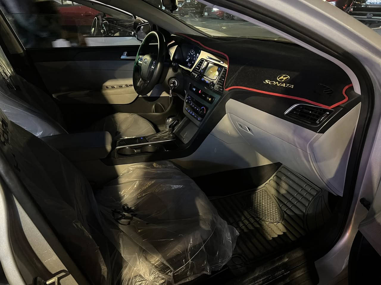 السلام عليكم سوناتا 2015 وارد امريكي السياره جاهزه وخير من الله عليها تخم تاير جديد عليه ادامه كامله للمكينه السياره جاهزه من كل النواحي حادثه كما موضح بس صوره جاملغ خلفي وقبق جنطه السياره جاهزه للخير السعر 133 وبيها مجال 
السياره بسمي تحويل ثاني يوم مكان بغداد المنصور للاستفسار 
***********
