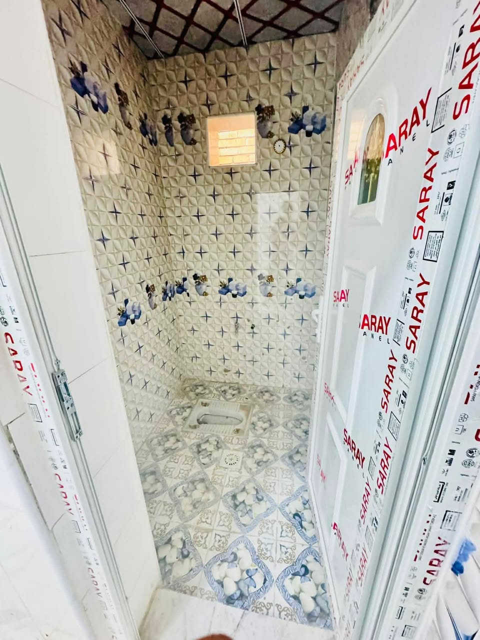 دار لليجار مساحه 100 متر طابق واحد مكانه نجف مجمع بيتي الثاني  بي غرفه وصاله وستقبال ومطبخ وصحيات عدد ثنين ومكشوفه
سعر يجار 250 الف  مال شهرين 
استفسار
***********
‭
