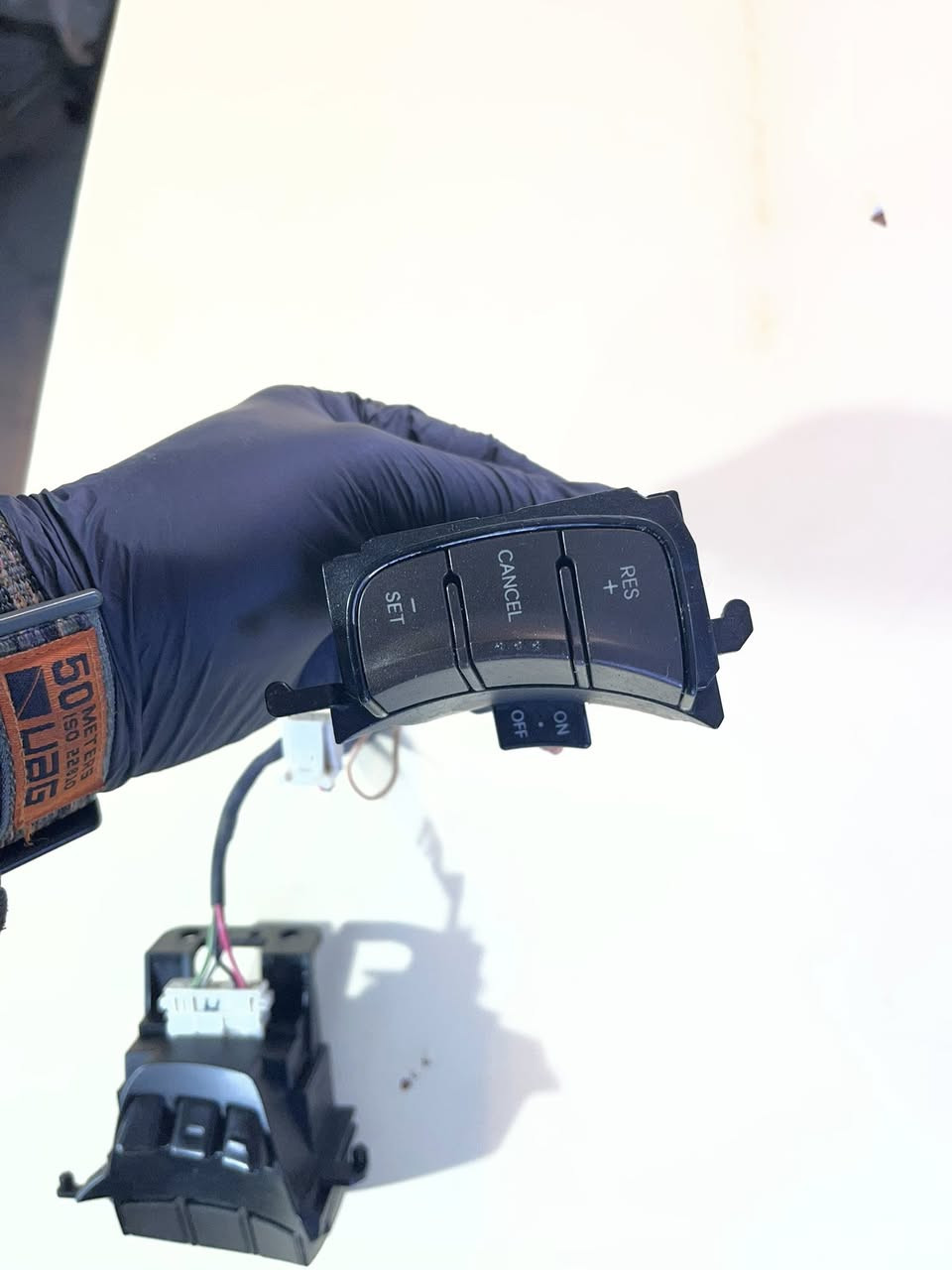 تحكم ستيرن جهتين سوناتا ( 2009 ) وارد أمريكي 
السعر 20 الف 
متوفر خدمة توصيل 🚚 
🌹🌹


**إذا كنت صاحب هذا الإعلان وتريد حذفه لأي سبب، رجاءا أرسل رسالة إلى الدعم الفني**