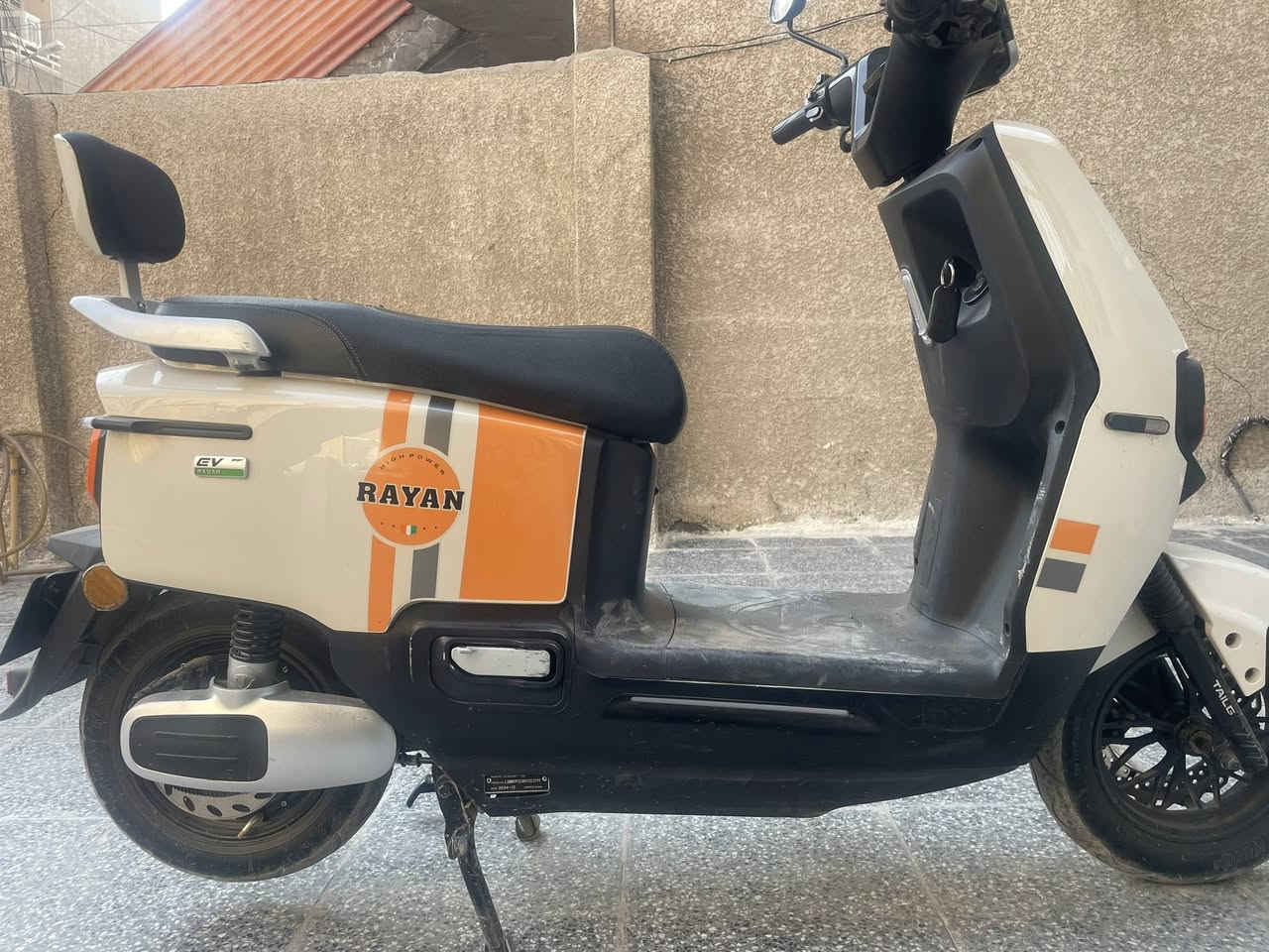 السلام عليكم دراجه شحن ريان اي عيون للبيع 6 بطاريات دبل كبار خير من لله اللاتصال *********** مكاني بغداد السعر 750  وبيه مجال
