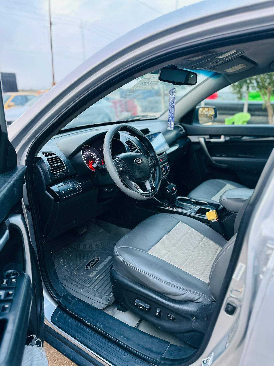 للبيع سورنتو ٢٠١٥ أمريكي محرك ٦ سلندر فور ويل كشنات جلد تبريد بالكشن بصمة تشغيل فول مواصفات بيه صبغ بنيد وجاملغ بدون تبديل السعر ١٥٠ بيه مجال للاستفسار للاتصال على الرقم ***********
