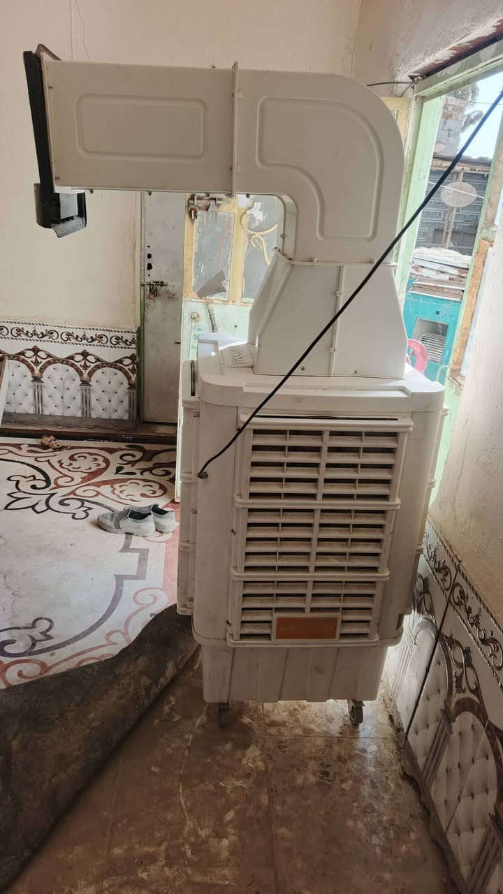 السلام عليكم مبرده خرطوم اخت الجديده للبيع مكان القاسم حي العسكر السعر 225 موجود خاص وتصال ***********
