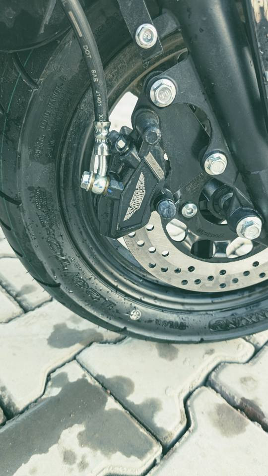 زبائنا الكرام. 
كما عودناكم ع كلشي جديد وقوي 
اليوم نعرضلكم دراجه شحن mtr من ماركت مؤيد طياره الحجم الكبير 
مواصفات الدراجه. 
1. عدد البطاريات 6 الحجم الكبير 
2. ملف كبير بحجم 3000 واط
3. لايتات لد +نشره لد ع طول المازده
4. دشبول الكتروني
5. حجم الويل 12
6.نظام بريكات دسك امامي خلفي 
7. نظام بك
8.الدراجه تحتوي ع جنطتين بحجم كبير 
9. الدراجه مزوده بجهاز mb3 بلادي 
10. الدراجه مزوده بنظام سيفتي حمايه بدورتها الكهربائيه ( جوزه حمايه) 
11. دراجه مقاومه للماء كما وموضح بالصور 
وكل هذا زبائنا الكرام الدراجه راح تكون بنفس سعر الوكاله بسعر (1400) ويتوفر لدينا نظام الاقساط لحاملي بطاقه الماستر كارت الرافدين 
العنوان_ديالى_شهربان_مدخل شارع قريه السلامه جهت الحي الصناعي _ معرض عثمان للدراجات الناريه والهوائيه 
للاستفسار اكثر: 
*********** عثمان 
*********** عبدالله
