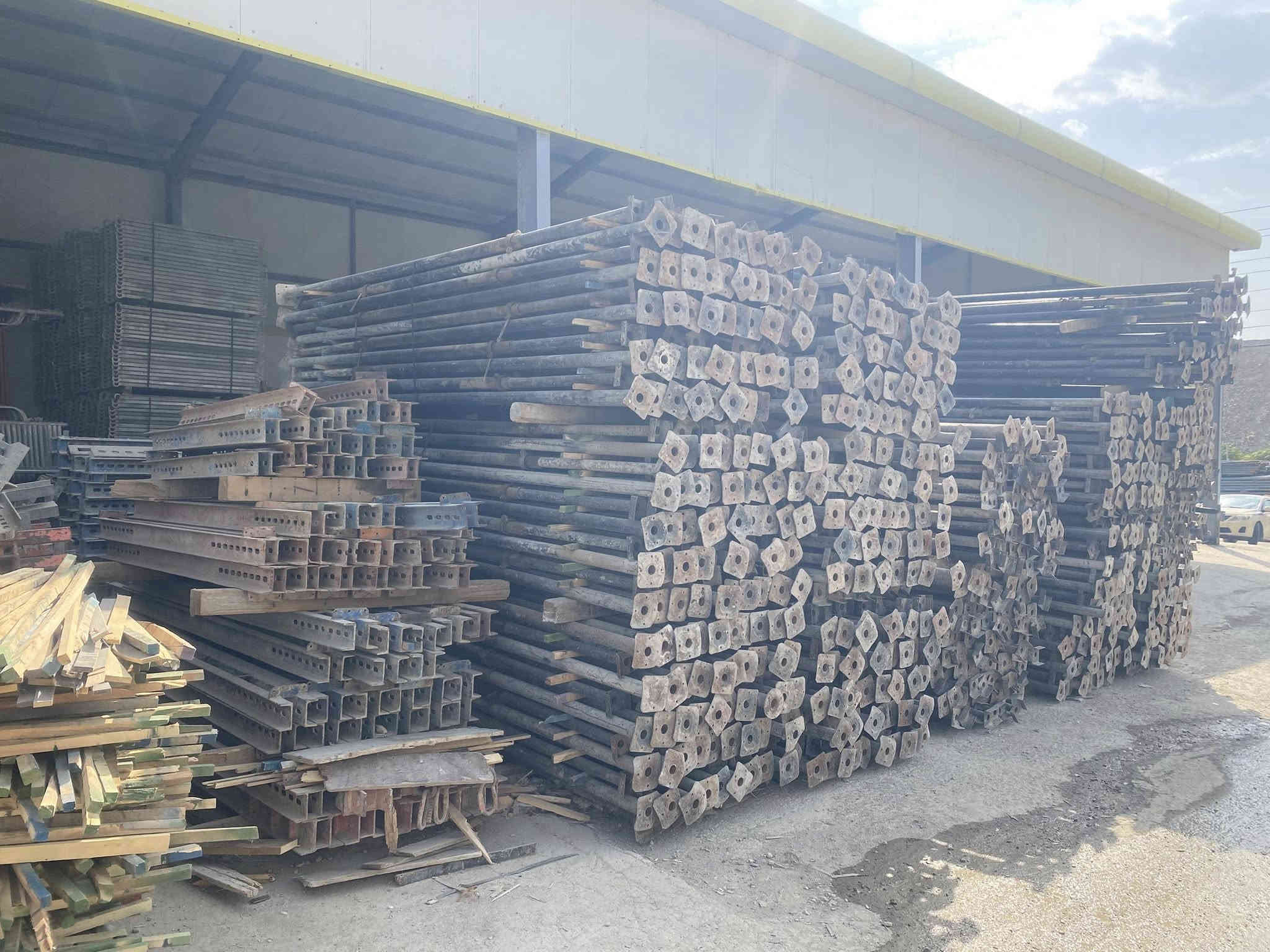 جكات وسكلات لايجار في بغداد دنك جميع قياسات وبولطات وفخات رباعيه وعاديه جميع قياسات ***********
