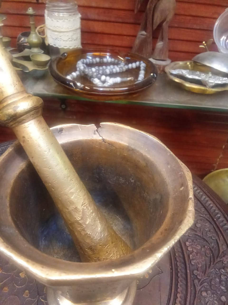 هاون نحاس مضلع 
بحالة جيدة جدا 
فيه شعر خفيف من فوق مش مأثرة 
مطلوب فيه ٢٠ دينار شامل التوصيل 
الوزن كما بالصورة ٢ كيلو و نص تقريبا
السعر نهائي 
الرجاء عدم الاحراج 
0797424627


**إذا كنت صاحب هذا الإعلان وتريد حذفه لأي سبب، رجاءا أرسل رسالة إلى الدعم الفني**