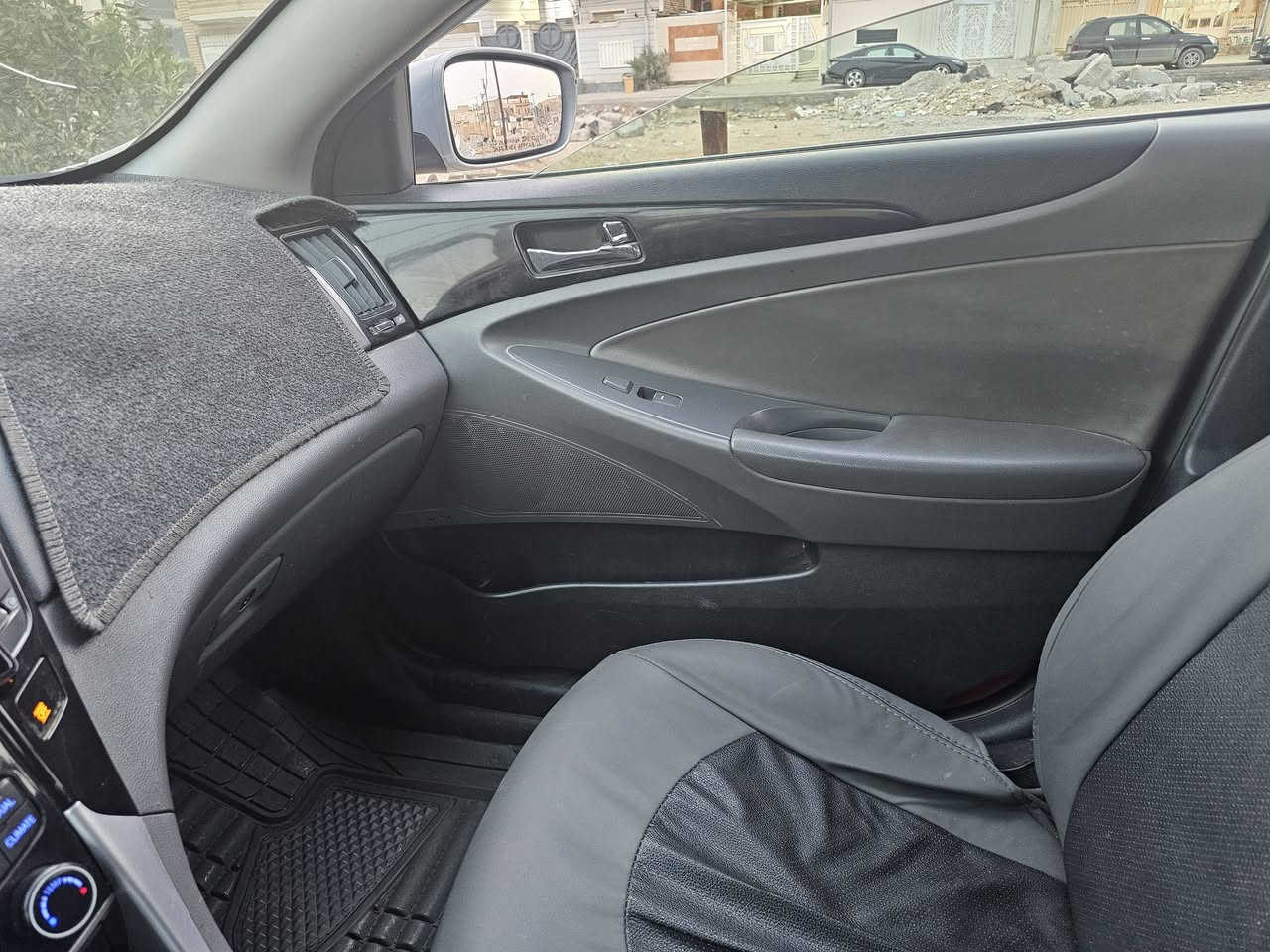 هونداي سوناتا 2012 لمتد فول مواصفات امريكي محرك 4 سلندر 2400 جي دي اي يشتغل نفس الدوش على اي بانزين بدون دوانص  ... السنويه بسمي وجديده مشروع وطني  تندار باسم اي شخص وتتجدد باي محافظة  لوحات الشكل الجديد.. ... حدادية نص عمر  وتايرات جديده ...بصمه تشغيل عن بعد ..شاشة اندرويد برامج ... تبريد قطعتين كمبريسر ميكانيكي  ...كشنات جلد وياها تدفئة ...سستم صوت انفنتي ...سيارة جاهزه من كلشي بنوارما جام دبل... اي اعطال بلعينه ماكو ...دهونات بقية الامور كلها جديده . السيارة مستخدمه من قبل عائلة فقط ..كير ومكينه مكفولات ....السعر 110 مكان السيارة محافظة ميسان العمارة دور النفط والرقم ***********
