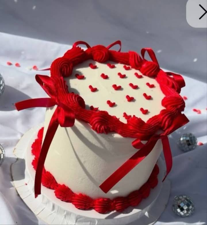 سلام عليكم حبايبي الحجز مفتوح عله كيك عيد الحب ❤❤❤اليحب يحجز يراسل خاص الو الإتصال عله هذه رقم  ***********  اومراسله واتساب
