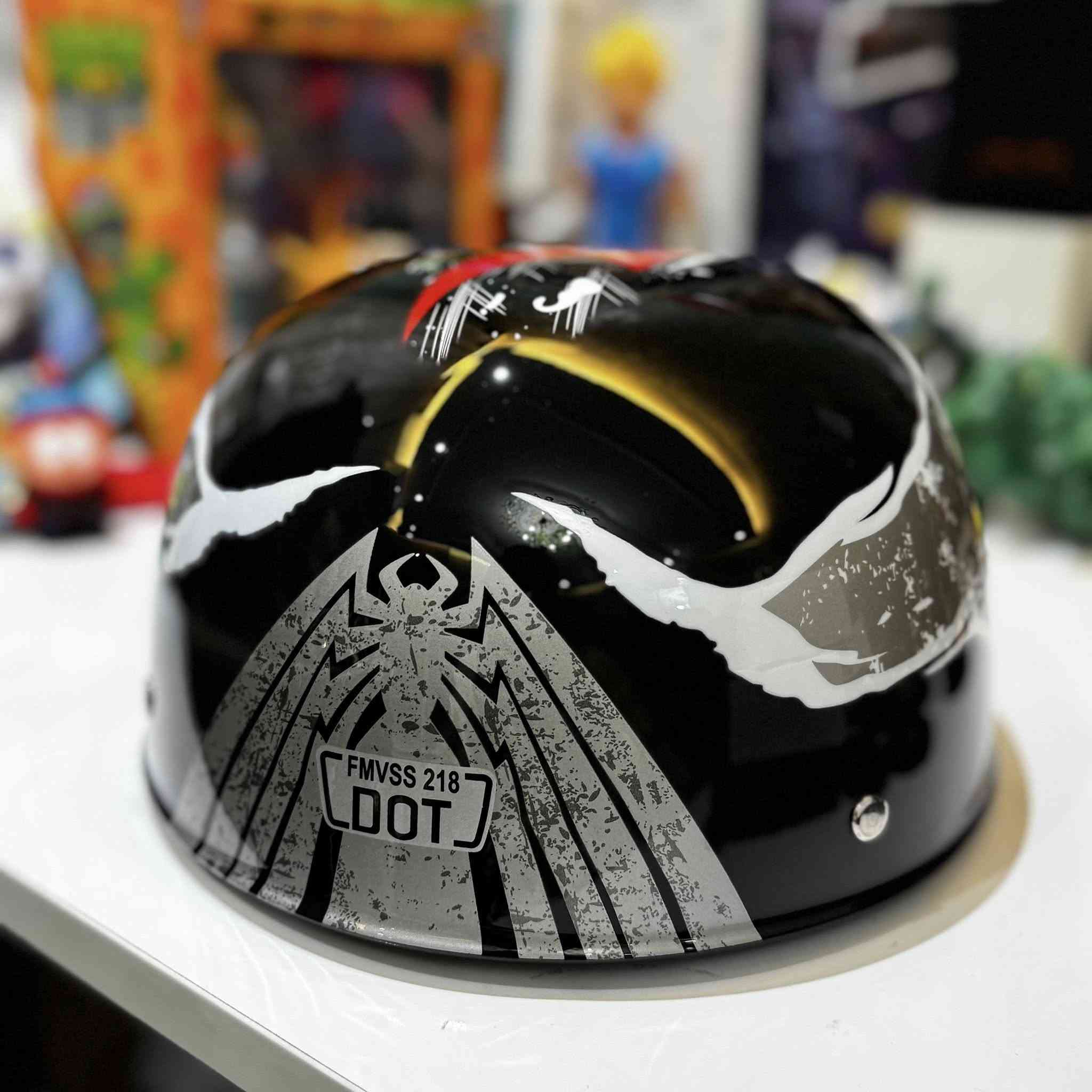 قطعة مميزة وغريبة جدا !! 
خوذة دراجة ڤينوم ماركة اصلية 
موديلها يخبل وشكلها رهيب 
مختومة DOT اصلية ضد الصدمات 
الي مهتم يراسل ع الخاص 
توصيل محافضات متوفر


**إذا كنت صاحب هذا الإعلان وتريد حذفه لأي سبب، رجاءا أرسل رسالة إلى الدعم الفني**