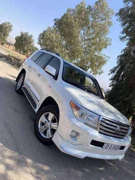 تكاية پةيوةندى بةخاوةنةكةيةوة بكةن هى من نية 
وةنةوشة مؤديل 2013
گير و مةكينة  لةگزز
٨ پستن ٤ كاميرا فول مواسةفات
بئ بؤياغ رادارة تايةكانى نويية 
كوشن سارد و گةرم ١٧٠هةزار رؤيشتووة
سةيارةيةكى زؤر خاوينة سةنةوى نويية بةناوى خؤمة
نرخى / ٤٢٥ گةلا 
ژ.م / *********** كويسينجاك
