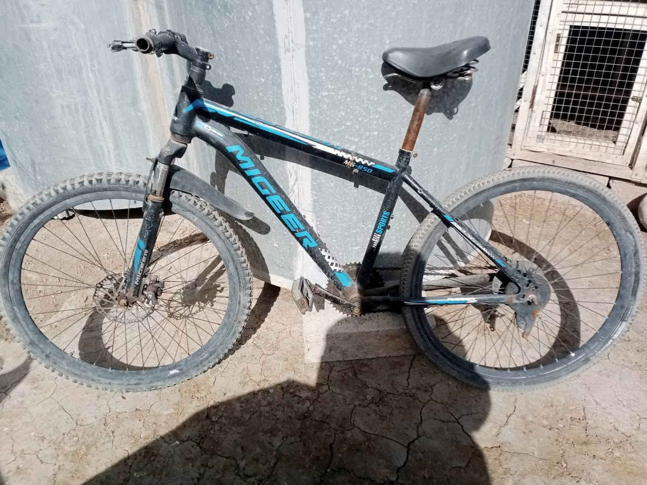 سلام عليكم ماطور وا 3بيسكيلات للبيع 130وا بيهن مجال رقم ***********او راسلني على الخاص الماطور ابيع كوم حديد
