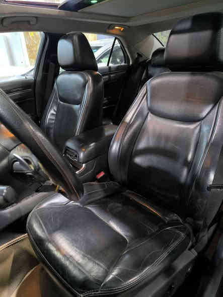 للبيع كرايسلر C300 2017 
وارد كندي كلين تايتل 
------------------------------
  * المواصفات * 🏅🥇
• فتحة سقف بانوراما 
• بصمة دخول ذكي تشغيل عن بعد 
• حساسات أمامية وخلفية وجانبية 
• كشنات جلد - كهرباء 
• تبريد قطعتين - مناخ منفصل 
• محرك 3500 CC
• كشافات زينون 
• شاشة - كاميرا خلفية 
• شفتات 
• باقي المواصفات موضحة بالصور 
------------------------------
صور السونار مرفقة بالمنشور 
للاستفسار الاتصال على الارقام 

📱- ***********

📱- ***********
..
