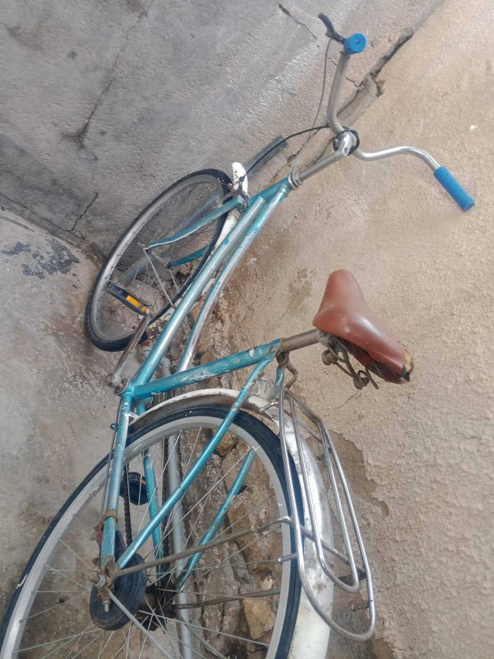 السلام عليكم
بايسكل للبيع بناتي نضيف 
السعر 30 الرقم *********** واتساب
