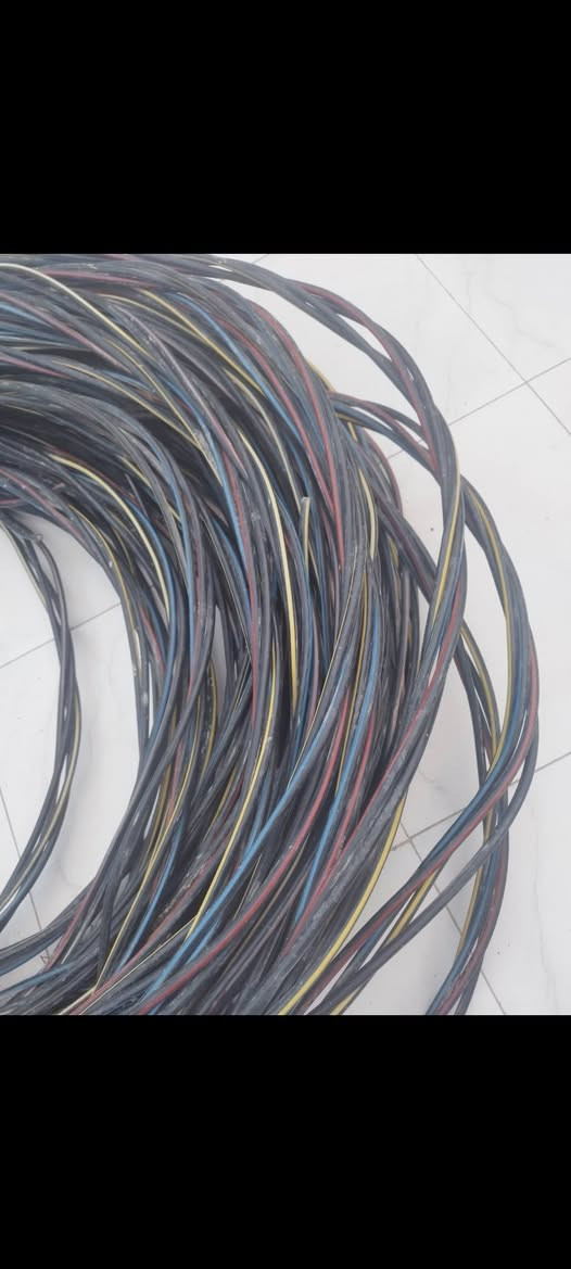 ضفيره للبيع  نوع تركي الاصلي السمك 35
الطول 100 متر  السعر ع خاص  
او اتصال ع الرقم ***********
