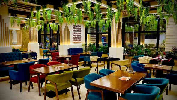 للبيع مطعم وكوفي موقع الدوره مقابيل جمعية خير لله 
موقع مميز طابق ثاني ديكور غراض كامل
الوجهه 10 متر  والنزال 20
ايجار المطعم مليون ونص بشهر 
تريد المطعم كامل سعر 63 مليون 
تريد بس موقع وديكور سعر 35 مليون 
الاستفسار واتساب  ***********
