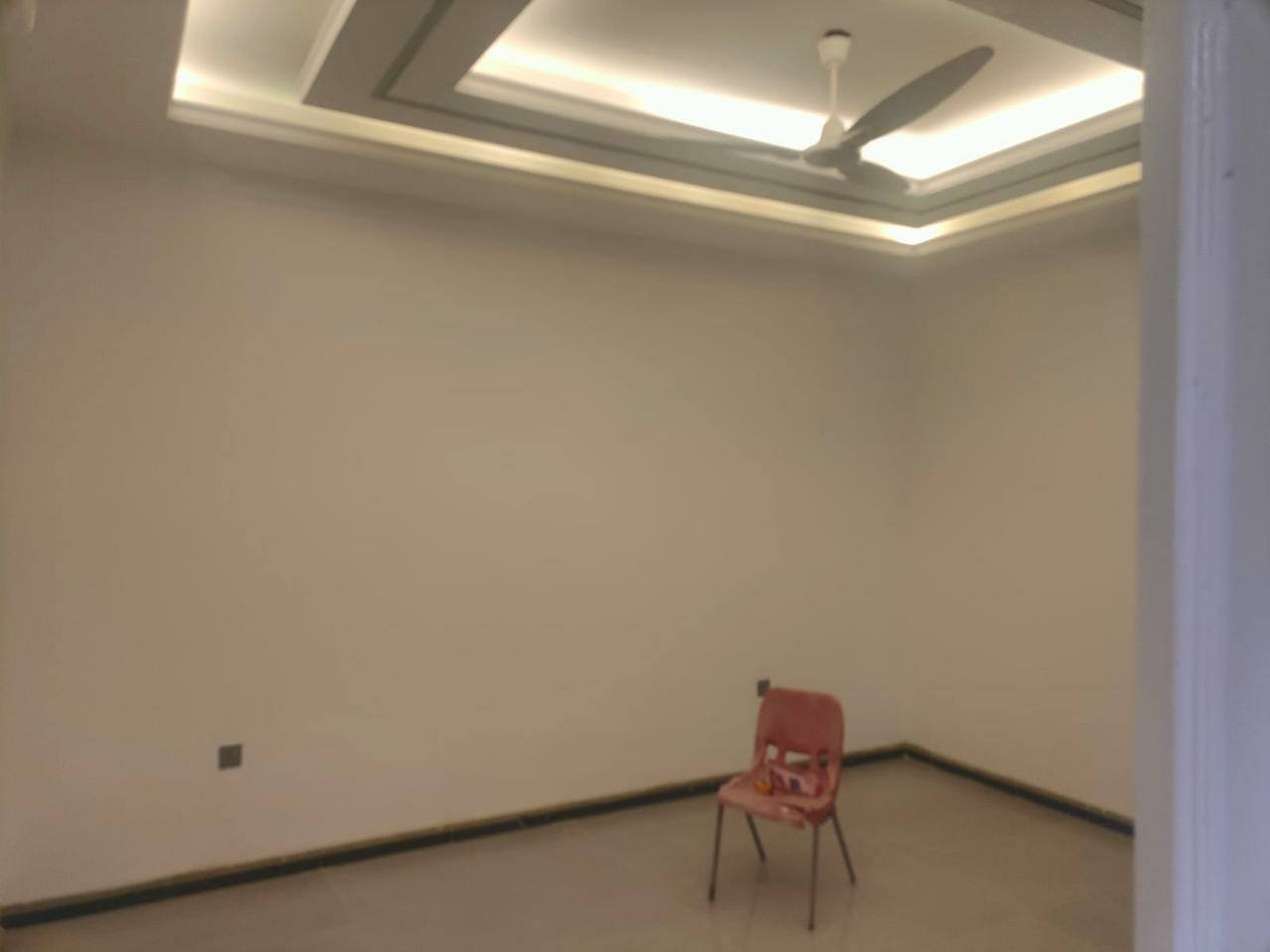 بيت للبيع 250متر خلف مطعم حياوي البيت كلش مرتب
حديث بناء درجه اولى 

استقبال 

وصاله

وغرف نوم عدد 2

ومطبخ حار وبارد 

وصحيات داخليه وخارجيه عدد3

حديقة 

كراج 

البيت تستلم مفتاح ابواب كامله جام مفرغات 

كلشي كامل  ويسلمك محجر درج تستلم مفتاح 

الاستفسار 

***********

***********

او مراجعة مكتبنا الكان في الديوانية الجزائر شارع المطاعم قرب صيدليه عالم الدواء اذا ارت بيع عقار او بناء اوترميم اوتنفيذ ما عليك فقط مراسلتنا 

المطور العقاري
