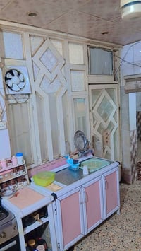 بيت مساحة ٥٠ متر واجه ٨م نزال ٦.٥ م طبقين ونص يحتوي ٣ غرف نوم . استقبا...