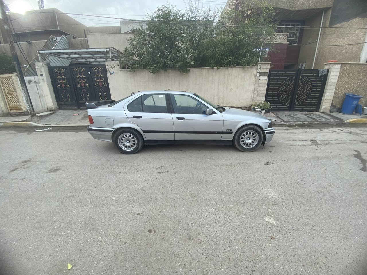 السلام عليكم E36 السيارء جاهزه من كلشي بس تبريد نقص فقط والباقي كله شغال تخم تاير جديد باتري جديد مكينه وكير مكفول السعر 45 وبيهه مجال الرقم ***********
