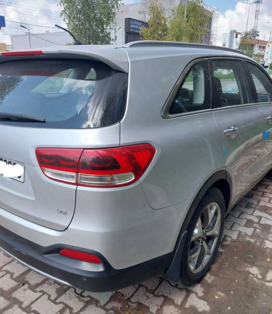 بسم الله الرحمن الرحيم
والصلاة على محمد واله وصحبة وسلم 

كيا سورنتوا موديل ٢٠١٥ خليجي رقم اربيل الدولي  ٧ راكب  محرك ٦ سلندر بدون صبغ وبدون تبديل وحادث فول ١/١ كير والمحرك مامفتوح بشرط على وضع الوكالة  ماشية ١٢٣ كم حقيقى سيارة مال بيت وجاهز 
 
مكان السيارة / اربيل 
للتواصل والسعر يرجى الاتصال على الارقام ادناه 

***********+ واتساب
