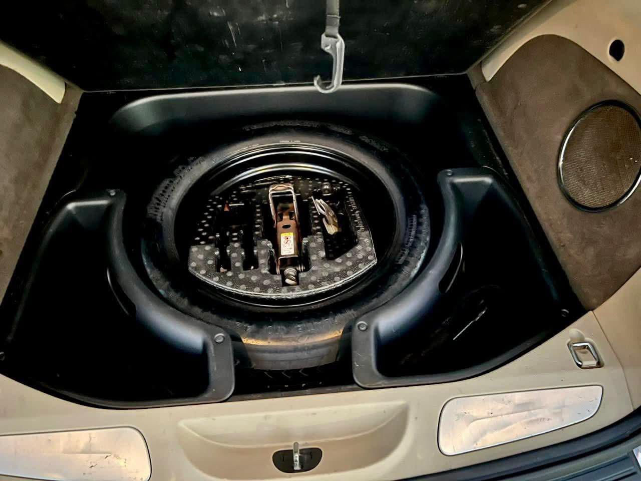 السلام عليكم 2012
جيب اوفر لاند اعلى فئه. فول مواصفات 1/1 مكفوله 
كفاله عامه ع وضع شركه 
رقم شمالي اربيل بسمي  دولي 
كير  محرك مكفولات ع وضع شركه 8 سلندر 
بونراما 
بصمه -بصمه أبواب 
جنطه كهربائي +ايزي ترحيب  
تشتغل عن بعد 
شاشه بلادي كامره 
كشن جلد + كهربائي
تبريد  قطعتين ثلج
مواصفات  ماتنعد خير سعرها ١٦٤ وبيها مجال   هذا رقم ***********عنوان بغداد
