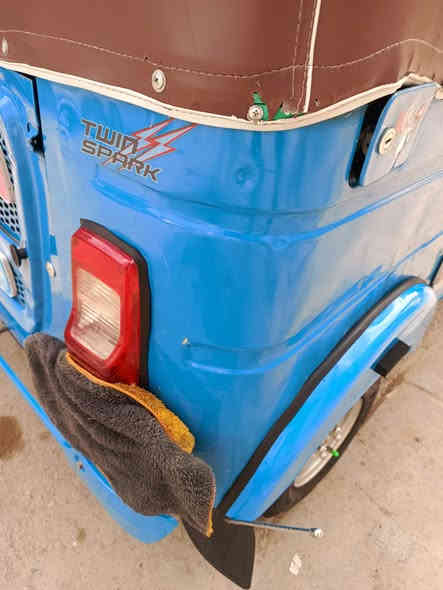 تكتك موديل 21 تكتك نظيفه كهرباء شغاله تخم تأيرات جديد دوشمه جديده خابر ودالل ***********
