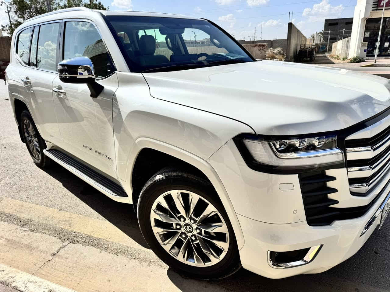 السلام عليكم ورحمة الله للبيع تيوتا لاندكروزر 2023 خليجي كفاله عامه اخت الزيرو ماشيه 38 الف تخم تاير مال الشركه محرك 4000 تنفس طبيعي شركه ساز باب اول فول لمتد VX بعدها بضمان الشركه رقم اربيل تحويل مباشر 
سعرها 675 وبيها مجال قليل الشراي يتصل مكانها بالرمادي مواصفات VX معروفه ***********
