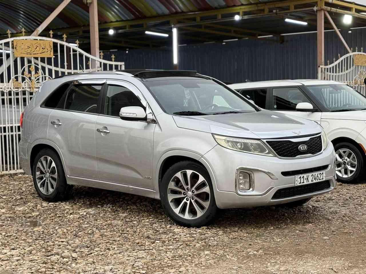 عشاق الفول والمميز  SXL ✅
#بيع او #مراوس حسب القناعة 
كيا سورينتو موديل 2015 رقم بغداد إنكليزي الدولي تحويل مباشر سنويه وهزه جديد سياره فوووووول مواصفات 1/1 فئة SXL معروفه تجي مفوله بنوراما بصمه تشغيل حجل بلون السياره ويل كب كروم 7 راكب 6 سلندر 3 قطع تبريد كشنات جلد وتدفئة بصمة بيبان وتشغيل مري شفط كشنات كهربائ حساسات خلفيه شاشه كبيره كشنات خزن ميموري بردات دفن بلاد يعني بيها مواصفات متخلص وارد أمريكي حادثها جاملغ امامي فقط بدون دواخل سياره نضيفه جداً بمعنى الكلمة خارج وداخل شركة سعرها 169$ بيه مجال بسيط مكاني بابل ناحية الشوملي 
للاستفسار : ***********
