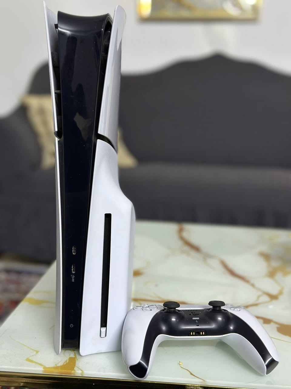 بلي٥ سلم ١ تيرا استخدام جدا قليل بسعر ٥٩٠ وكامل ملحقاته
***********
