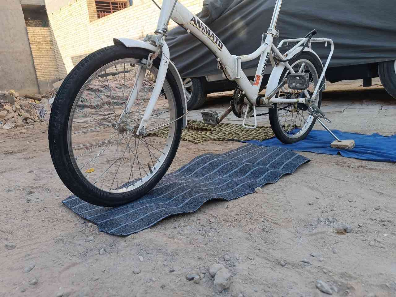 سلام عليكم بايسكل طباقي حجم 20 نضيف للبيع السعر خاص ***********
