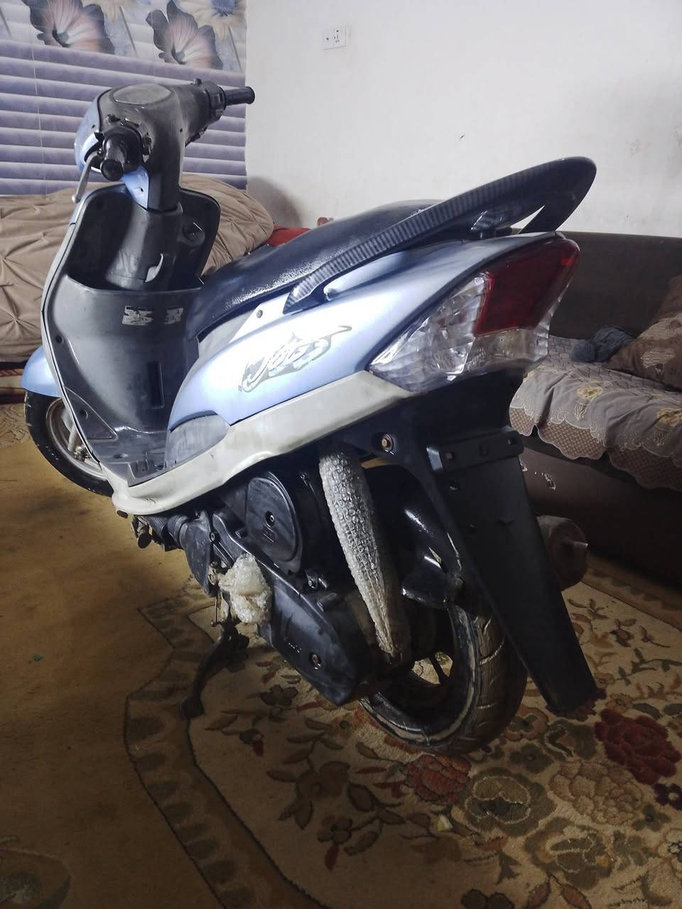 سلام عليكم ماكس منغولي للبيع دراجه كله بلادي مكينه خرسه شغاله نكره سلف سعر 450 العنوان حله نادر الرقم ***********
