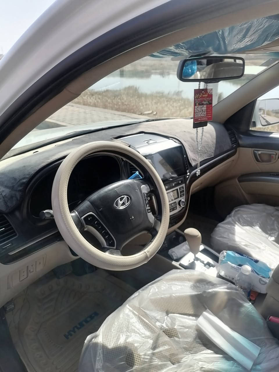 السلام عليكم ورحمة الله  سياره سنتافيه موديل 12 فول مواصفات محرك 6 سلندر رقم بغداد بيهه جاملغ امامي مبدل بلادي بدون صبغ العنوان الانبار الرمادي هاي صورهه مثل ما واضحة بل صورة  الاستفسار اكثر على هذا الرقم  ***********   سعر السياره 160 وبيهه مجال للشراي
