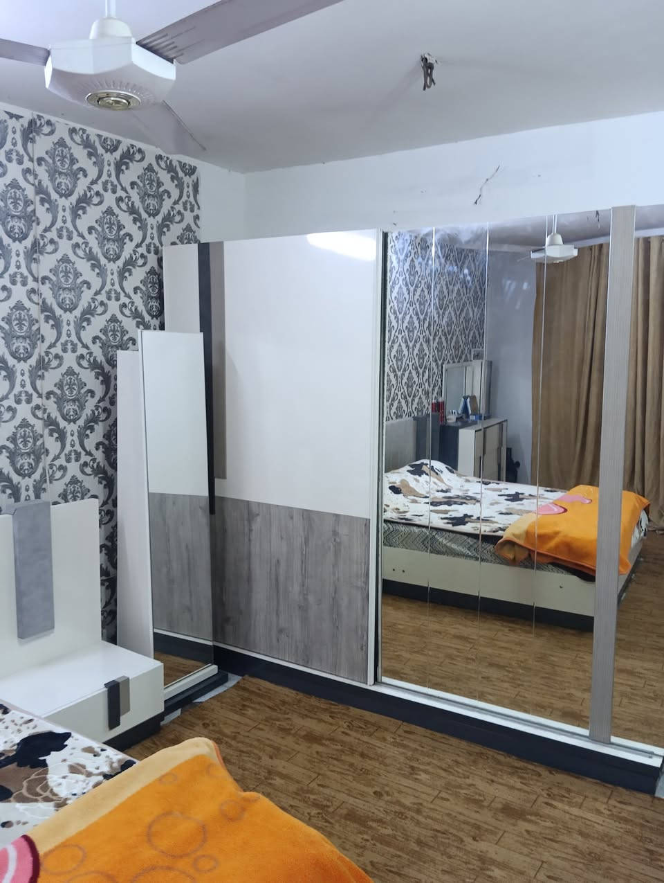 غرفه البيع مال هوم سنتر سبع قطع جديده مكان دولعي ***********
