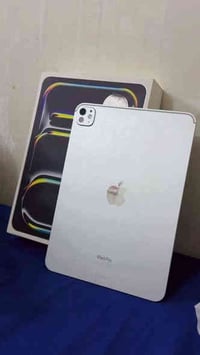 شباب  ايباد 11 M4 ذاكره 256. نضيف جدآ  بطاريه 90. مع الملحقات كامله  س...