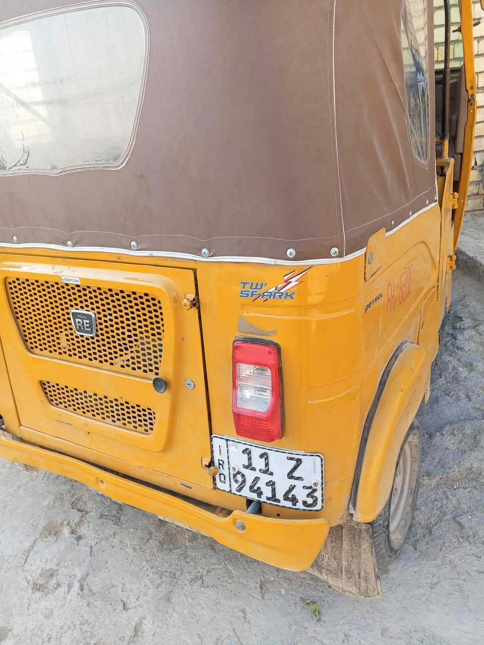 السلام عليكم ورحمه تكتك بسمي رقم وسنويه موديل 21 مكاني بغداد الغزاليه السعر 7و800 بيه مجال ***********
