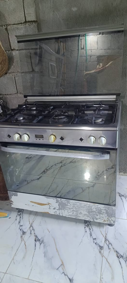 السلام عليكم طباخ نوع ايطالي شغال الفرن وعيونه شغالات بس العين بنص تسرب غاز فقط


**إذا كنت صاحب هذا الإعلان وتريد حذفه لأي سبب، رجاءا أرسل رسالة إلى الدعم الفني**