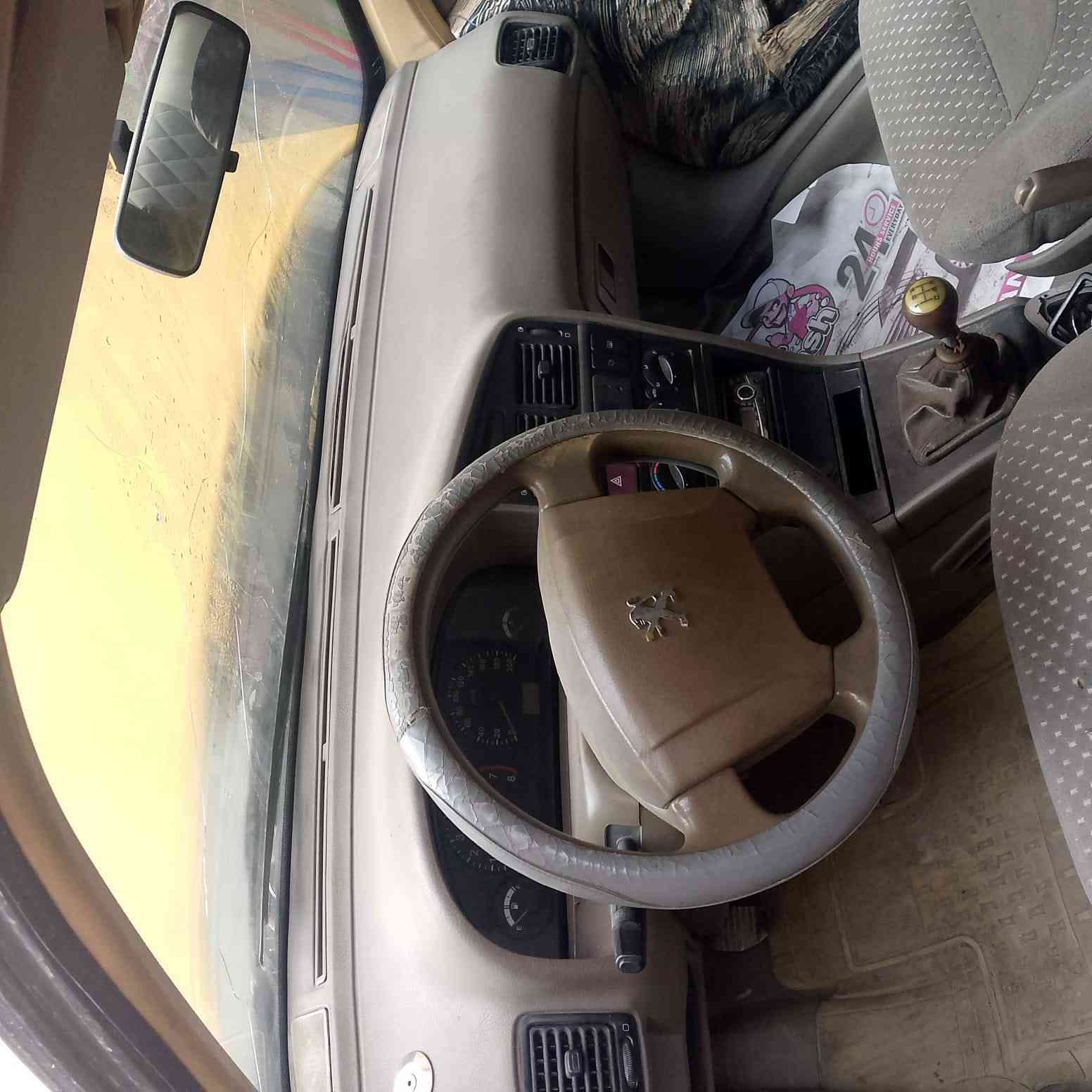 السلام عليكم.. بيجو لميس 2012 بغداد فقط جاملغ امامي تبديل.. محرك كير تبريد اطارات بطارية كلها ممتازه... بيه قسام جاهزه للتحويل غرامات هيئة مدفوعة... ٣٣ وبيه مجال بسيط... مكان السيارة بغداد باب المعظم... الاتصال عل ***********... مكلف بالنشر
