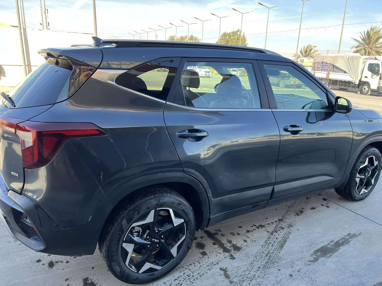 السلام عليكم
سيلتوز 2024 وارد امريكي EX
فول مواصفات للاخير 
سياره جديدة ماشية ٣٨ الف كيلو 
بيه فقط باب خلفي مبدل نفس لون وجاملغ بارد خفيف وبيها شخطين خفيفات وطعجه صغيره كلش اثر النقل مبينات 
محرك 2000 دوش
مواصفاتها
تشغيل عن بعد
إطفاء ذاتي
كشن كهرباء
رادارات ٣٦٠ درجة
تحذير امامي ومانع تصادم 
٤ كشنات تدفئة
تشغيل عن بعد 
فور ويل
نزول منحدرات
فتحة سقف
تحذير الخروج من المسار 
تحديد مسار 
سيارة مفولة للأخير 
المكان بغداد قرب مرور التاجيات
رقم بغداد بأسمي 
سعرها ١٨٥$ وبيها مجال
***********
