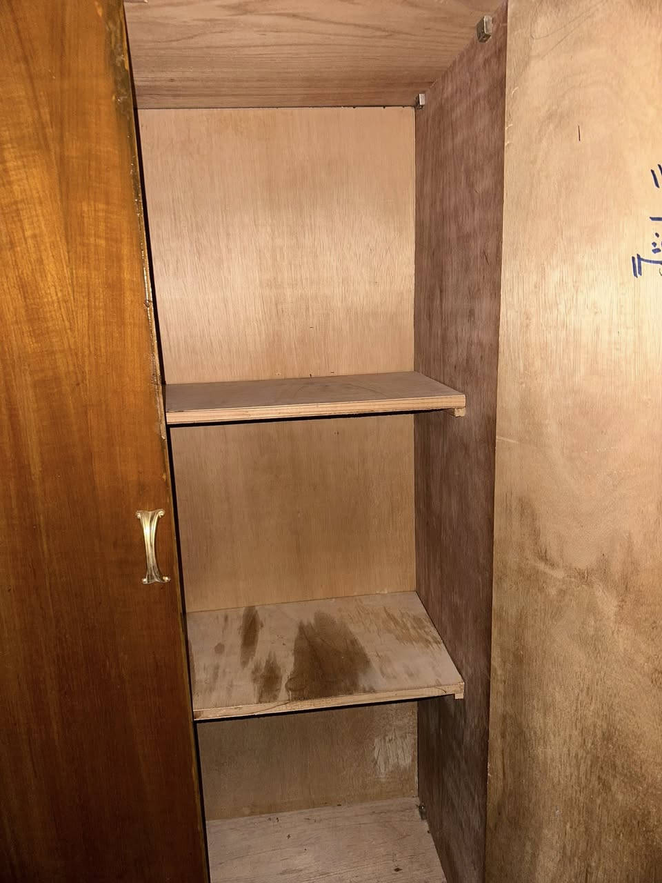 كنتور للبيع خمسه باب صاج تزكام قوي سعره 125 الف ***********
