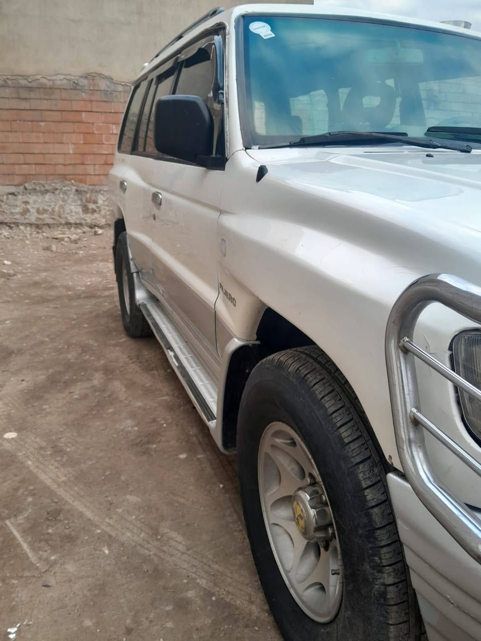 السلام عليكم باجيرو موديل 2000 كير محرك شرط تخم تاير جديد صدر 70 ٪ نظيف كهربائيات كلهه شغاله تدفئه تبريد دبل اكسل ساره بسمي تريد تحويل تريد وكاله خوان مامتواجد عل فيس خابر *********** /*********** السعر 48
