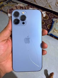 ايفون 13 • ٢٥٦ • يحتاج شاشة