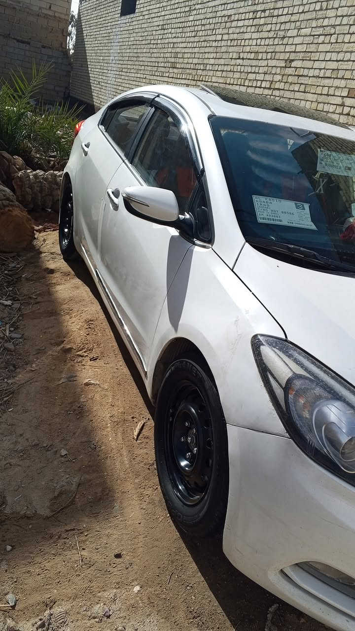 سلام عليكم سياره سيراتو خليجي 
موديل 2013
مواصفات اشاير بلمري 
فتحه سقف 
تففه بلكشنات 
مري شفط 
مانع نزلق 
سياره خير من لله نصبتها بعد احلا من لصوره 
بدون ضربه بيها فقط صبغ 
كامله كلشي ماناقصها مكاني نجف الحيدريه 
عمود 600 السعر 110 وبيها مجال حك الجيه


**إذا كنت صاحب هذا الإعلان وتريد حذفه لأي سبب، رجاءا أرسل رسالة إلى الدعم الفني**